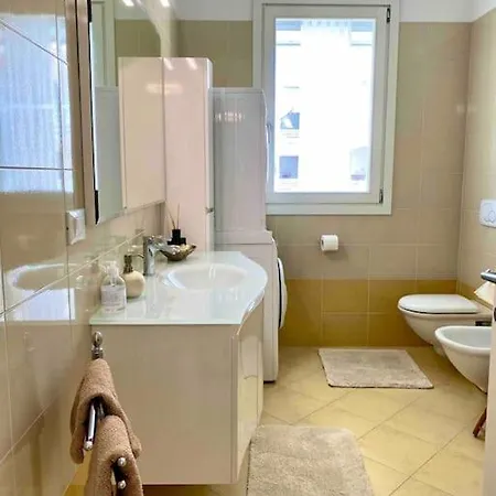 Luxury Centre. Pool. Beach And Shopping Apartment