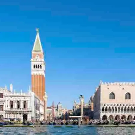 Luxury Centre. Pool. Beach And Shopping Appartamento *