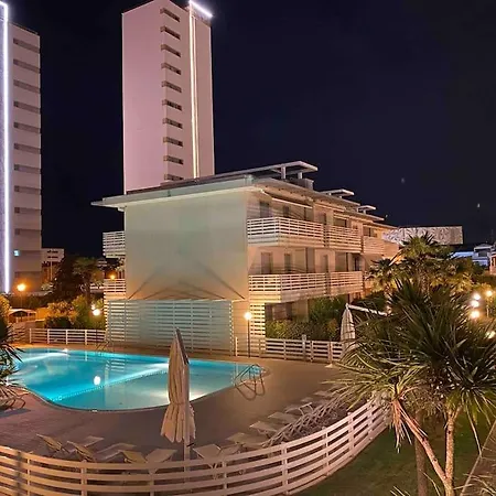 Luxury Centre. Pool. Beach And Shopping * Lido di Jesolo