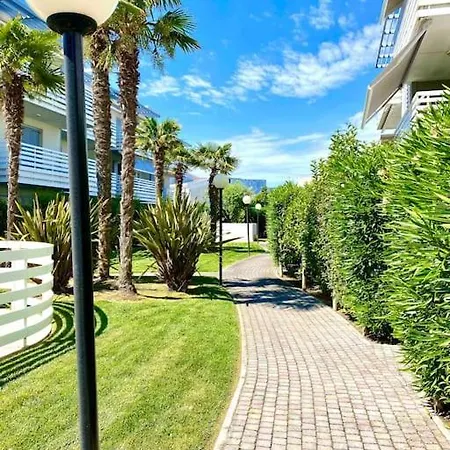 Luxury Centre. Pool. Beach And Shopping Appartamento